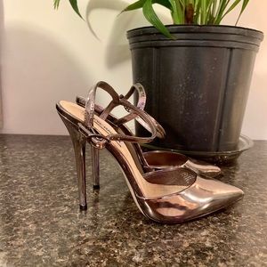 Steve Madden Metallic Pumps